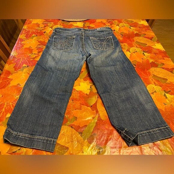 KUT from the Kloth Capris, Size 8. (J24) - Picture 5 of 10